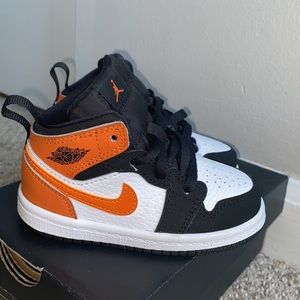 Toddler Jordan 1 Mid in Black/White/Orange